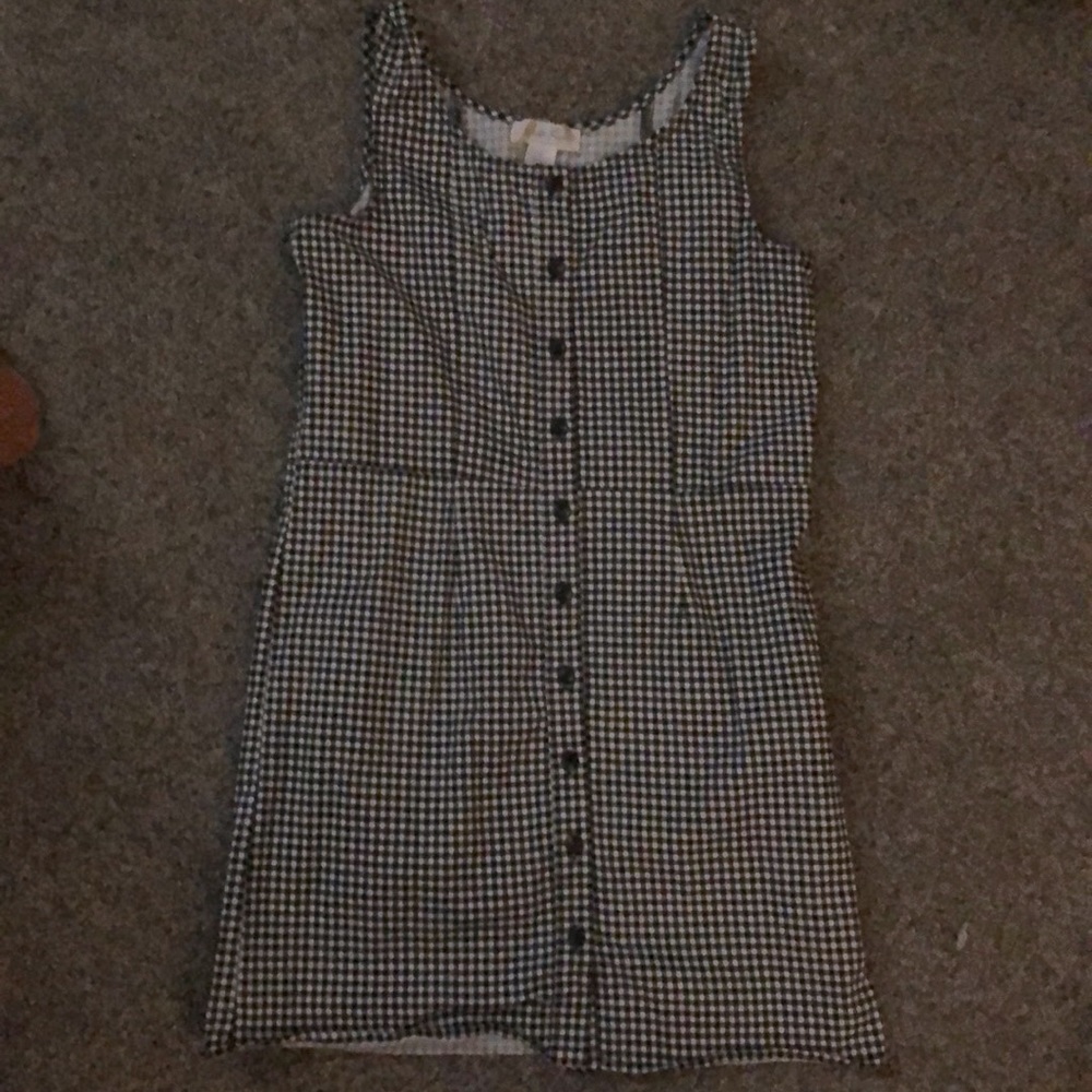 cute gingham dress!